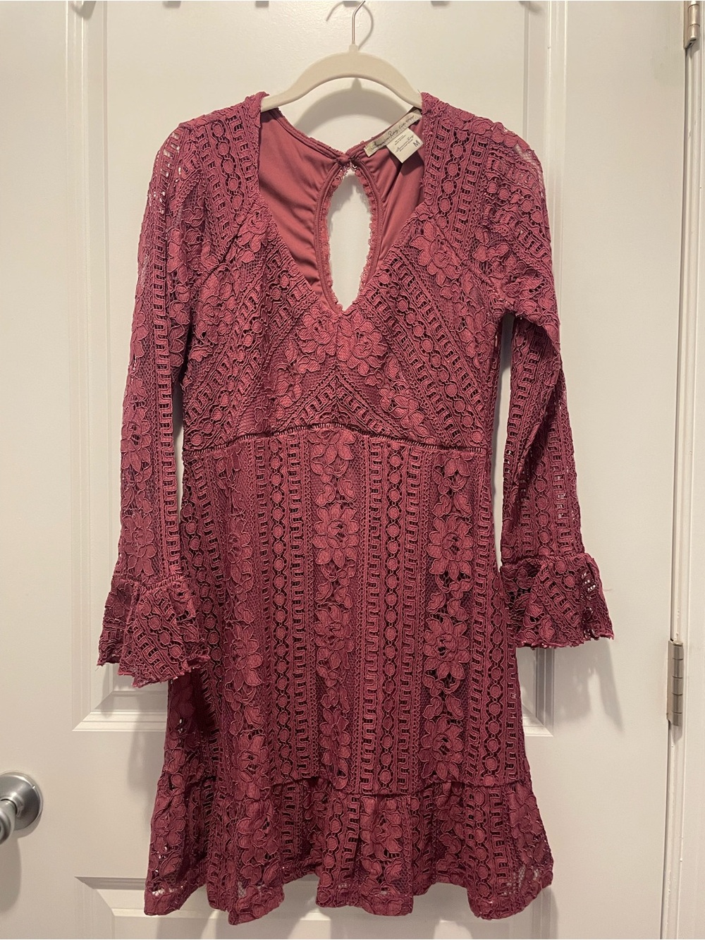American Rag Cie lace dress in a beautiful dusty rose/mauve color, women’s size